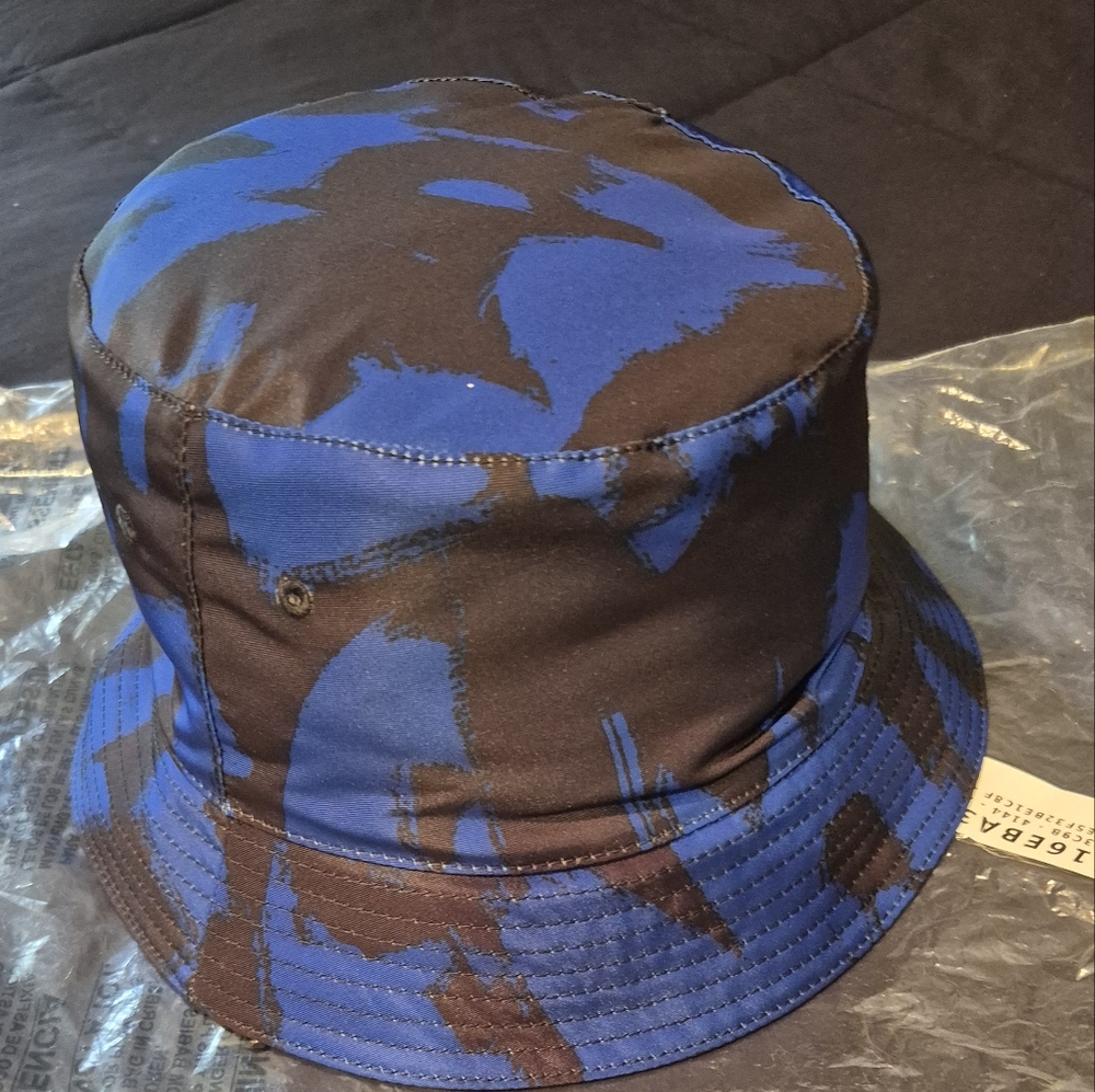 Alexander McQueen Black and Blue Patterned Bucket Hat